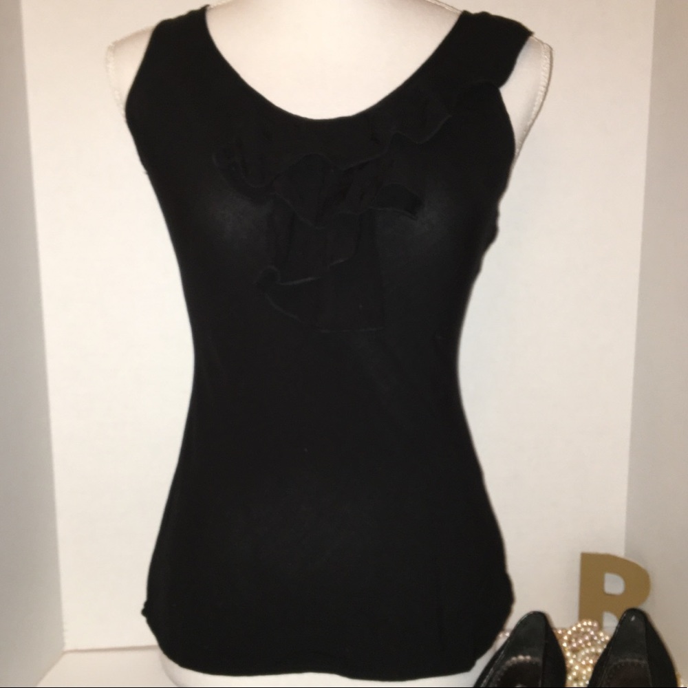 (S) blk sleeveless top with ruffle accent